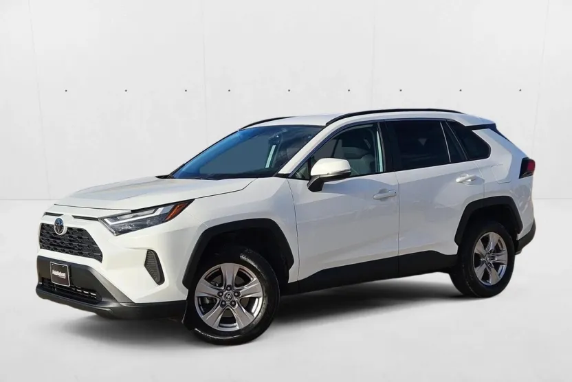 2023 Toyota RAV4 XLE photo 1