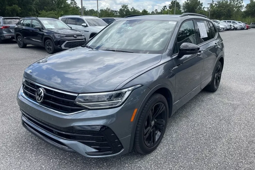 2024 Volkswagen Tiguan SE R-Line Black photo 1