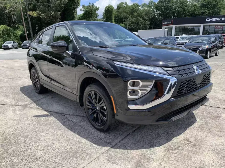 2025 Mitsubishi Eclipse Cross LE photo 1