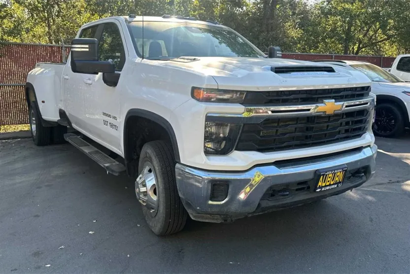 2024 Chevrolet Silverado 3500HD LT photo 1