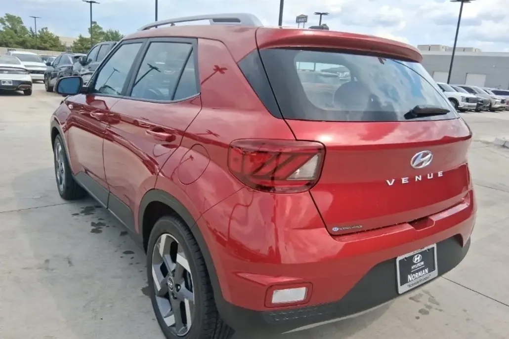 2025 Hyundai Venue Limited photo 1