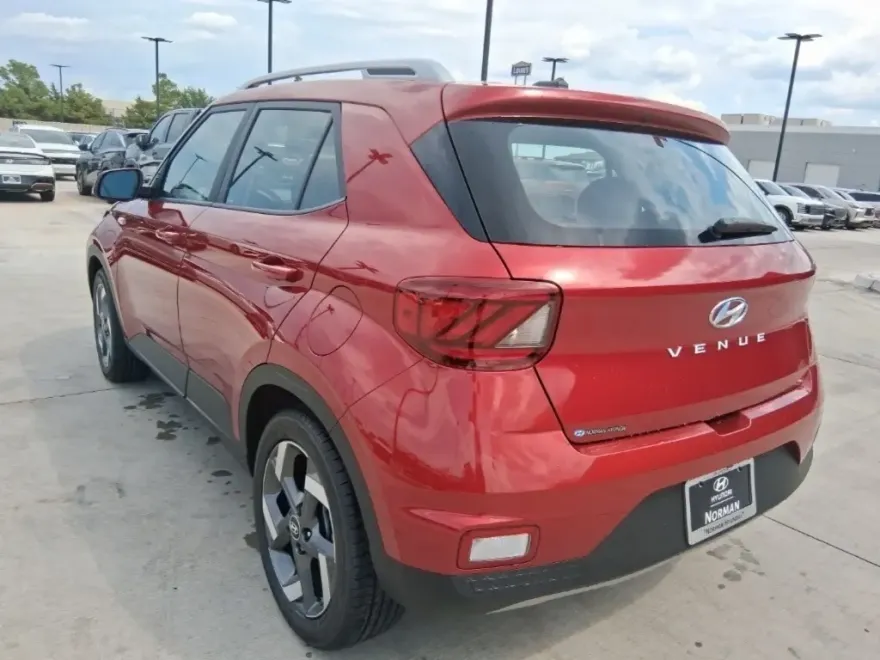 2025 Hyundai Venue Limited photo 1