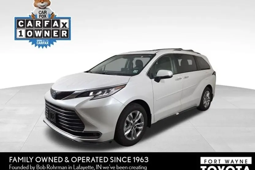 2023 Toyota Sienna Limited photo 1