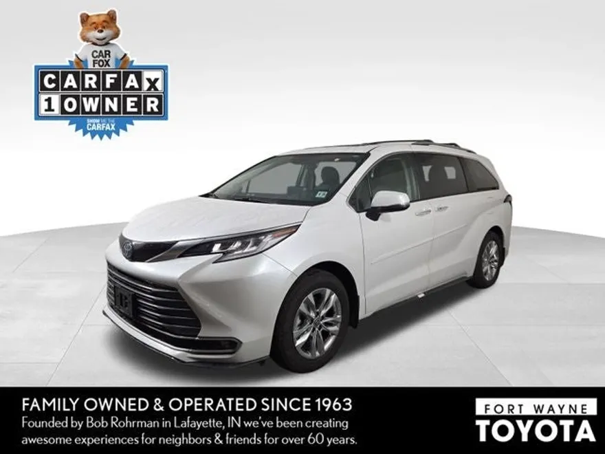 2023 Toyota Sienna Limited photo 1