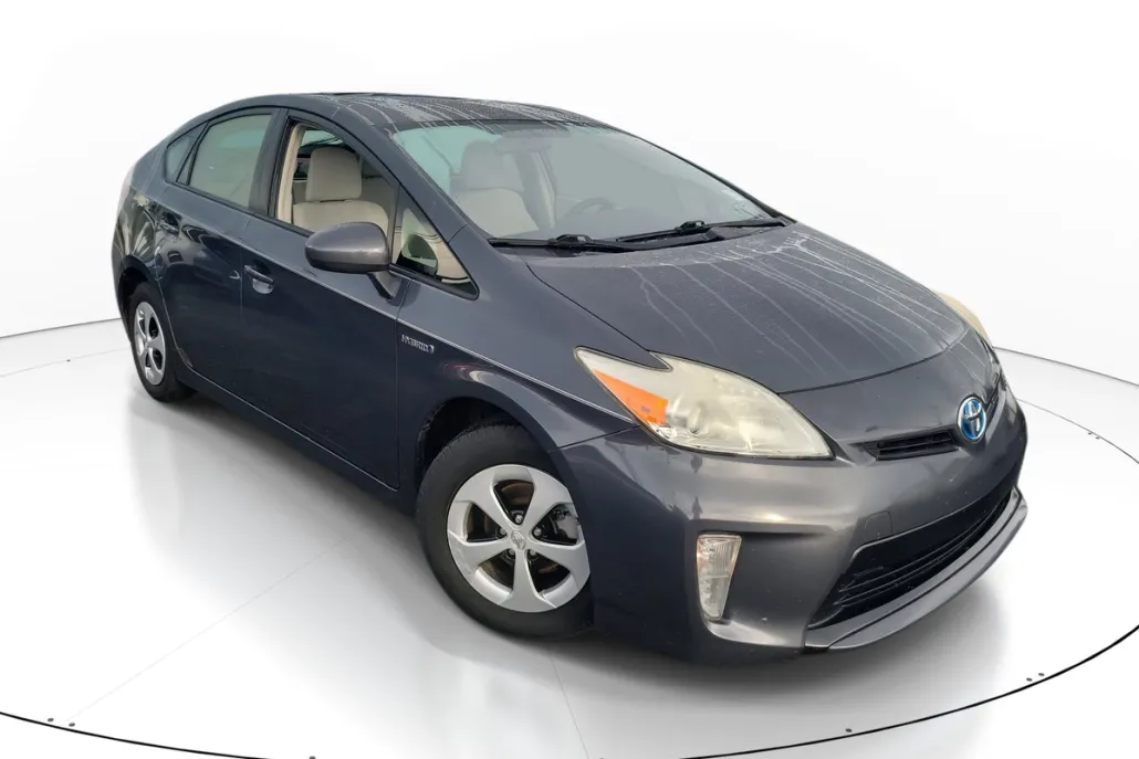 2015 Toyota Prius Four photo 1