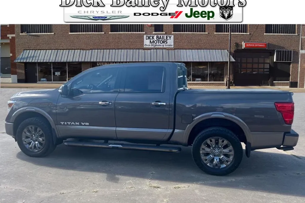 2018 Nissan Titan Platinum Reserve photo 1