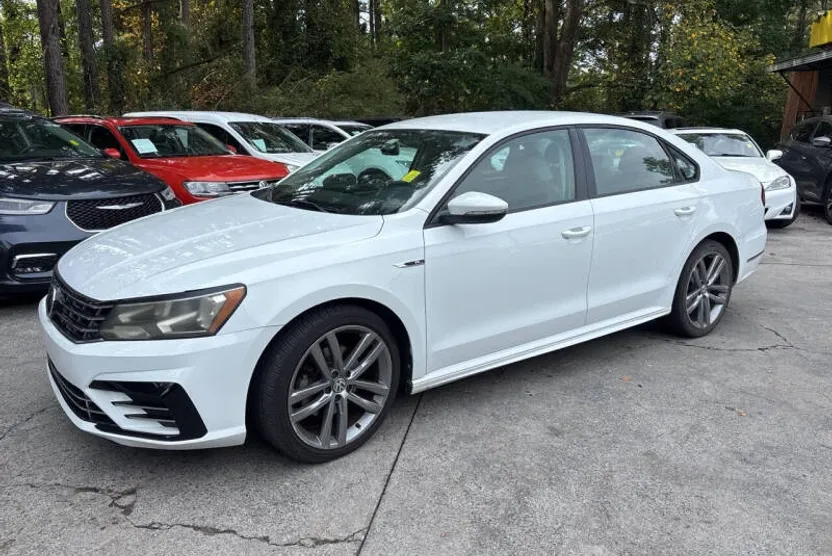 2018 Volkswagen Passat 2.0T S photo 1