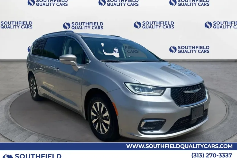 2021 Chrysler Pacifica Touring L photo 1