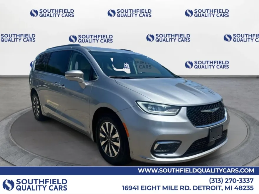 2021 Chrysler Pacifica Touring L photo 1