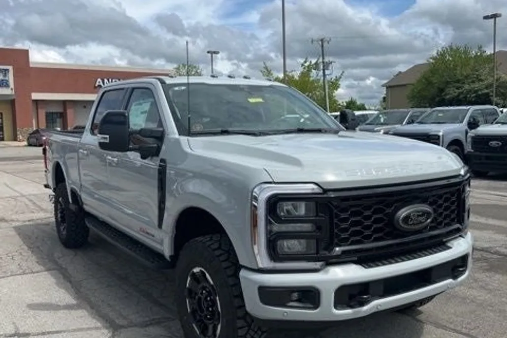 2025 Ford F-350 Lariat photo 1