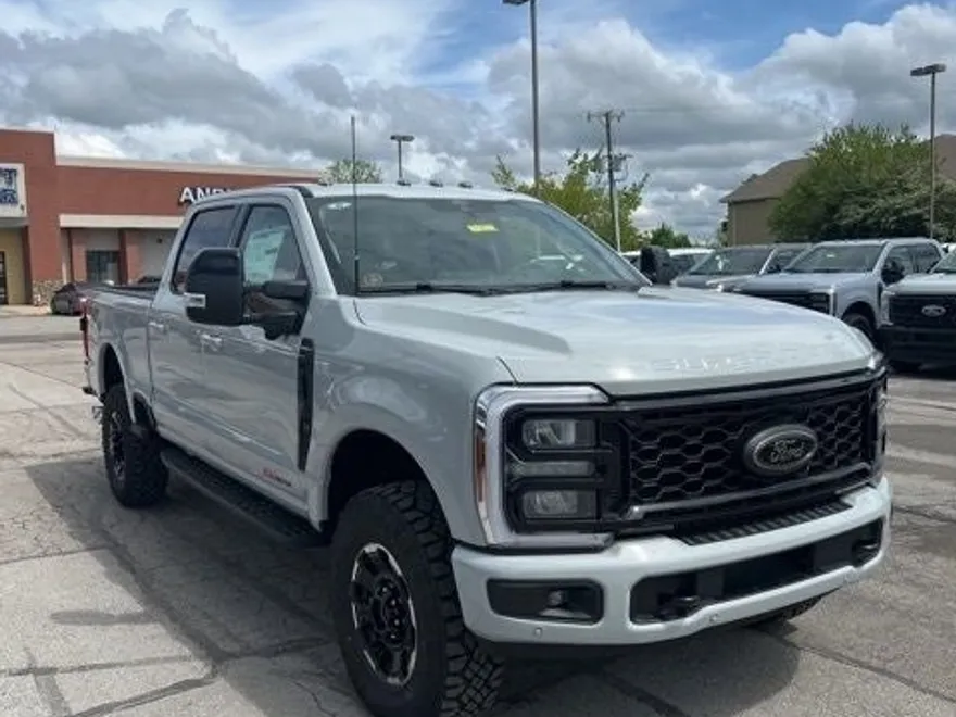 2025 Ford F-350 Lariat photo 1