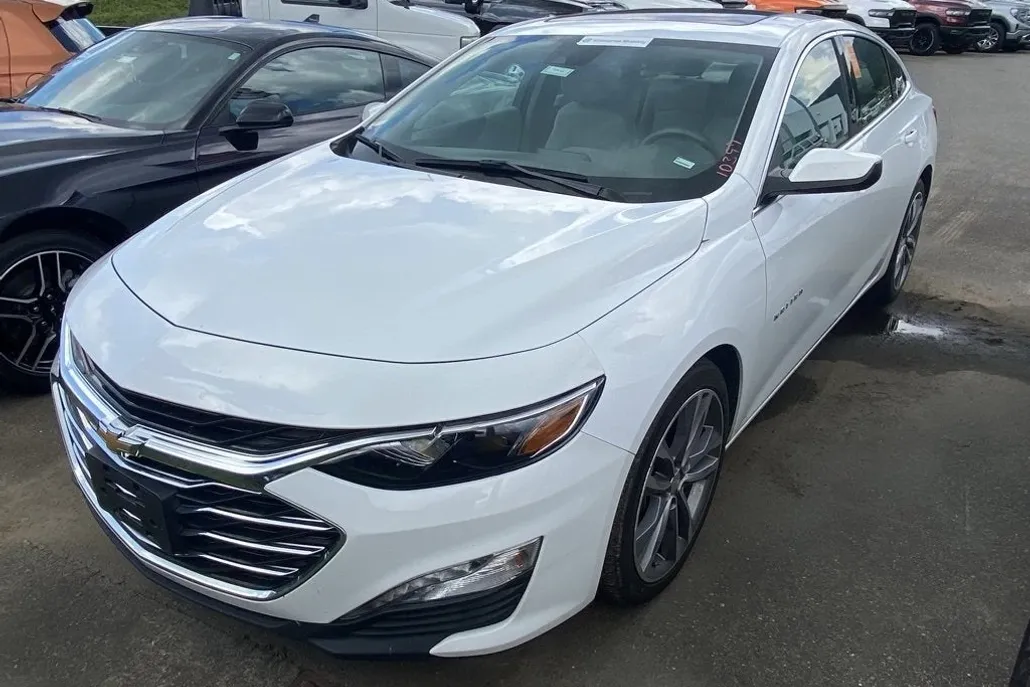 2023 Chevrolet Malibu 1LT photo 1