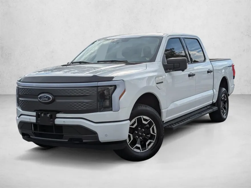2023 Ford F-150 Lightning XLT photo 1