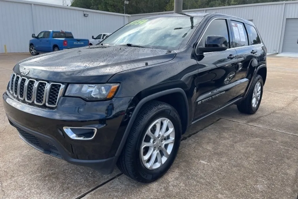2022 Jeep Cherokee Laredo photo 1