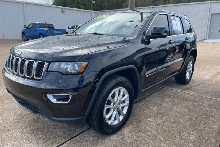 2022 Jeep Cherokee Laredo photo 1