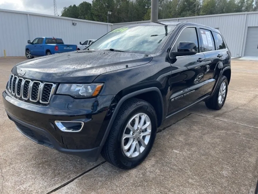 2022 Jeep Cherokee Laredo photo 1