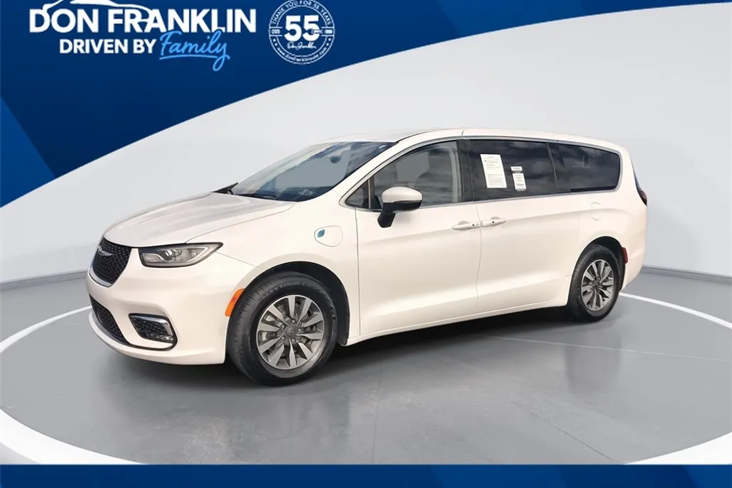 2023 Chrysler Pacifica Hybrid Touring L photo 1
