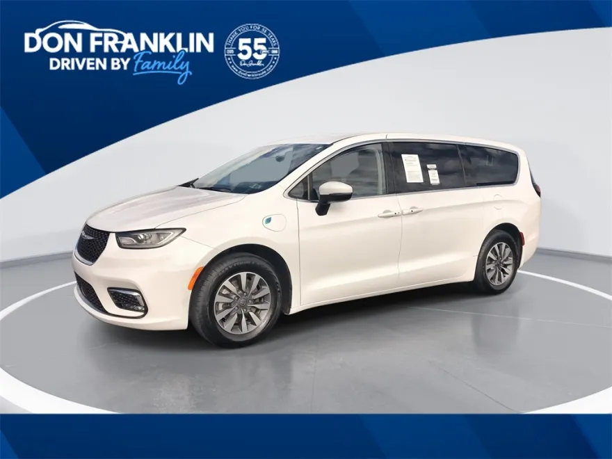 2023 Chrysler Pacifica Hybrid Touring L photo 1