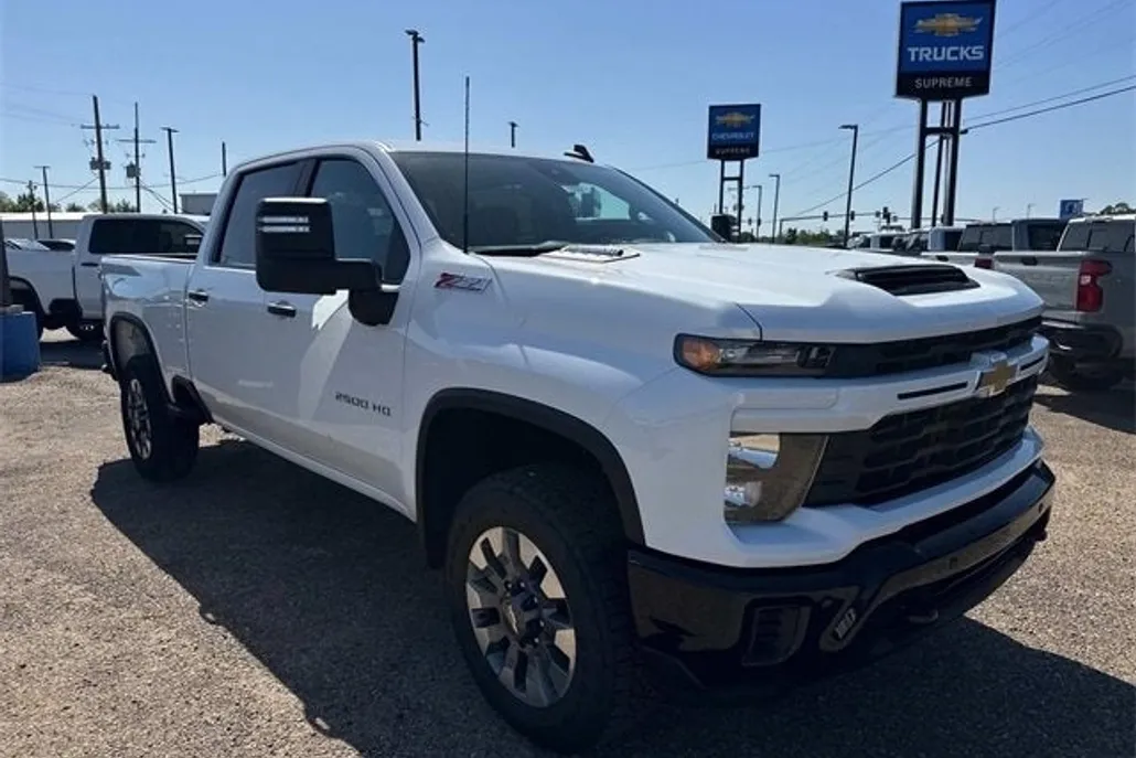 2025 Chevrolet Silverado 2500HD Custom photo 1