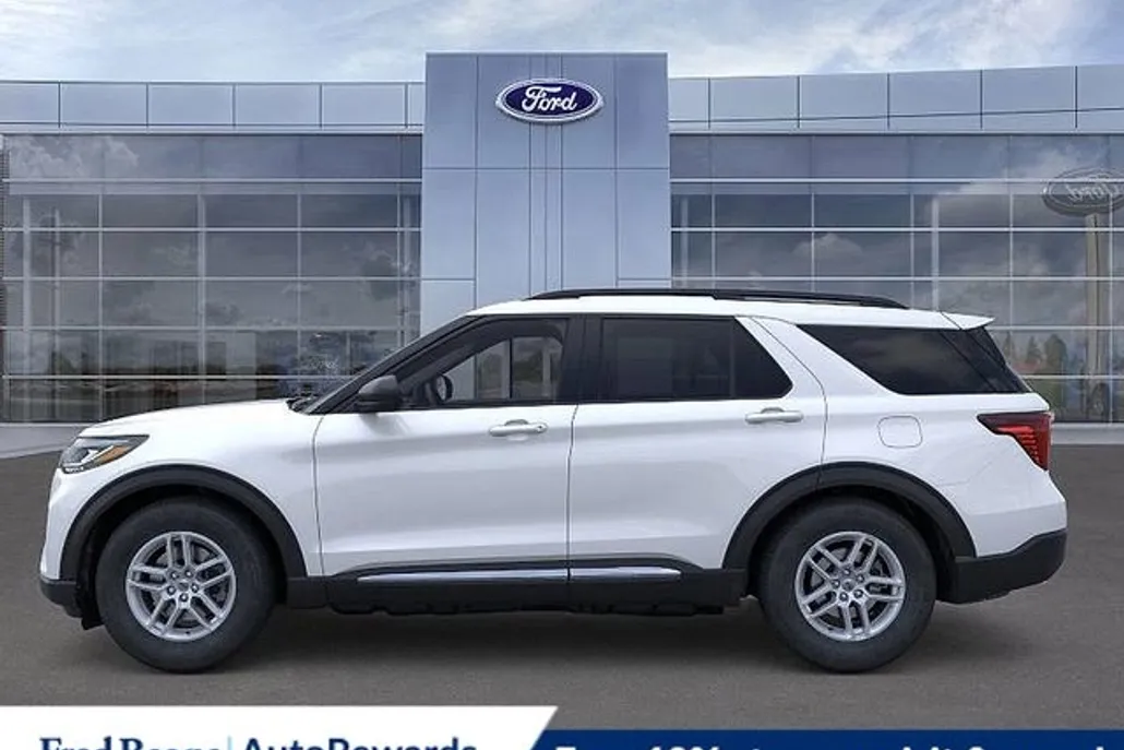 2025 Ford Explorer photo 1