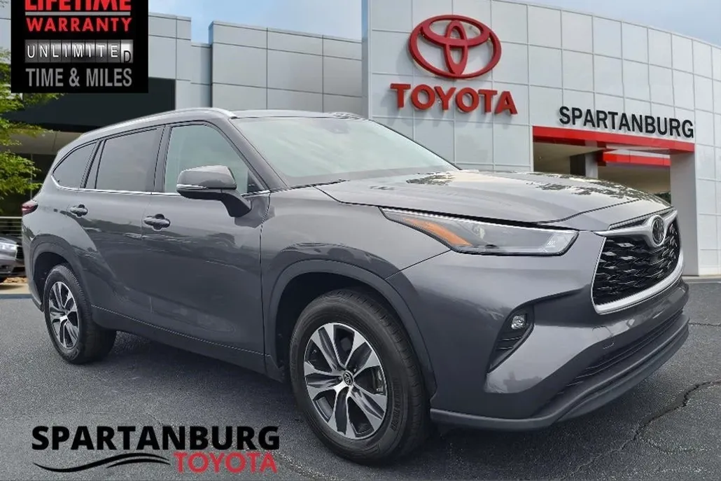 2024 Toyota Highlander XLE photo 1