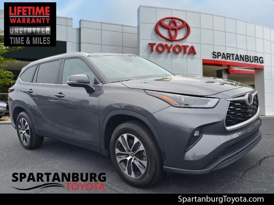 2024 Toyota Highlander XLE photo 1