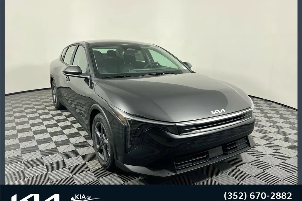 2025 Kia K4 LXS photo 1