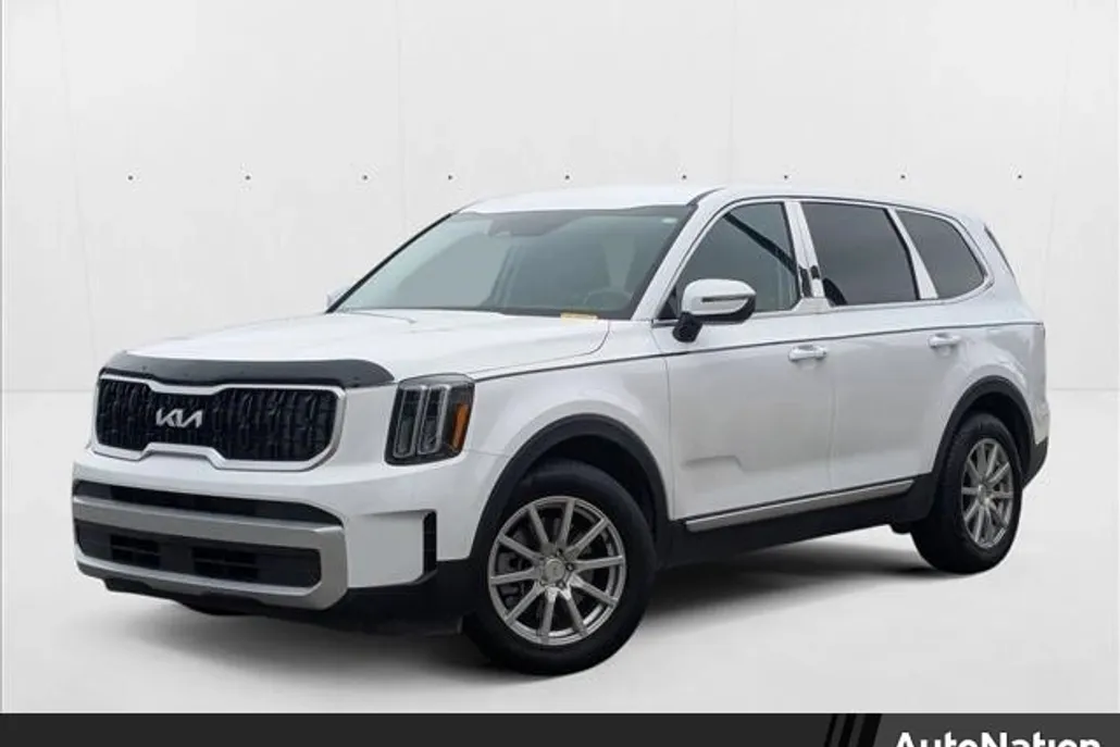 2024 Kia Telluride LX photo 1