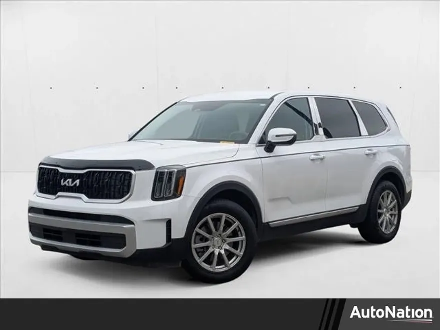 2024 Kia Telluride LX photo 1