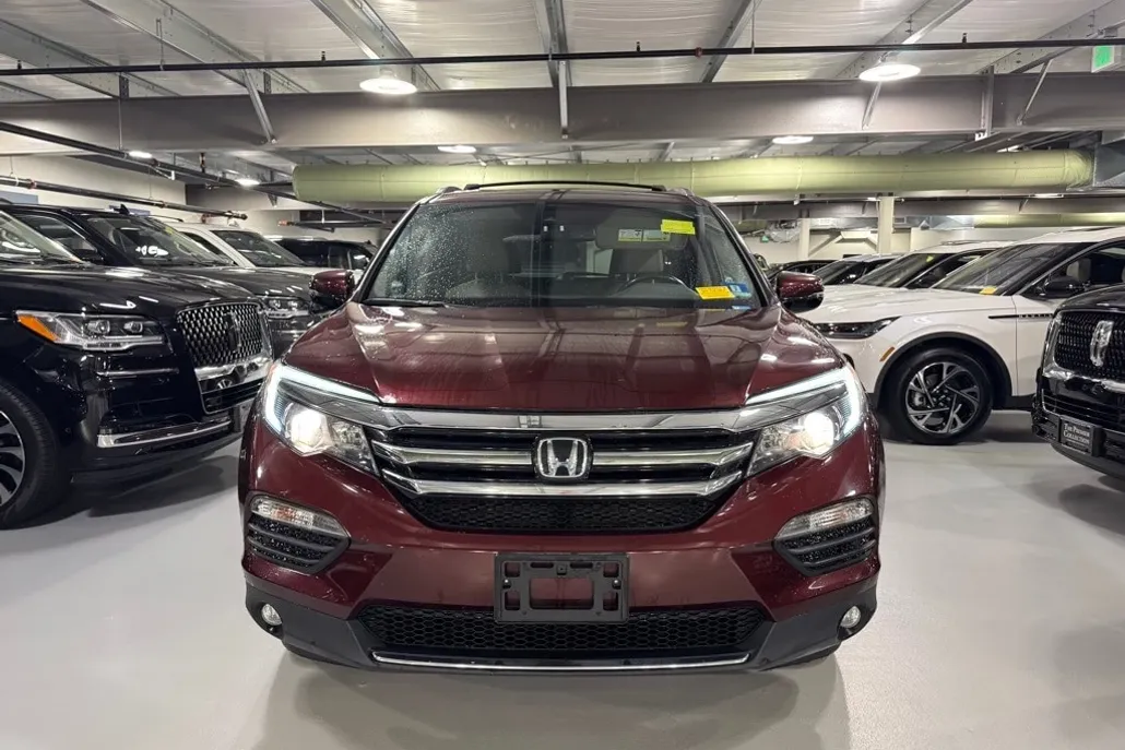 2018 Honda Pilot Touring photo 1