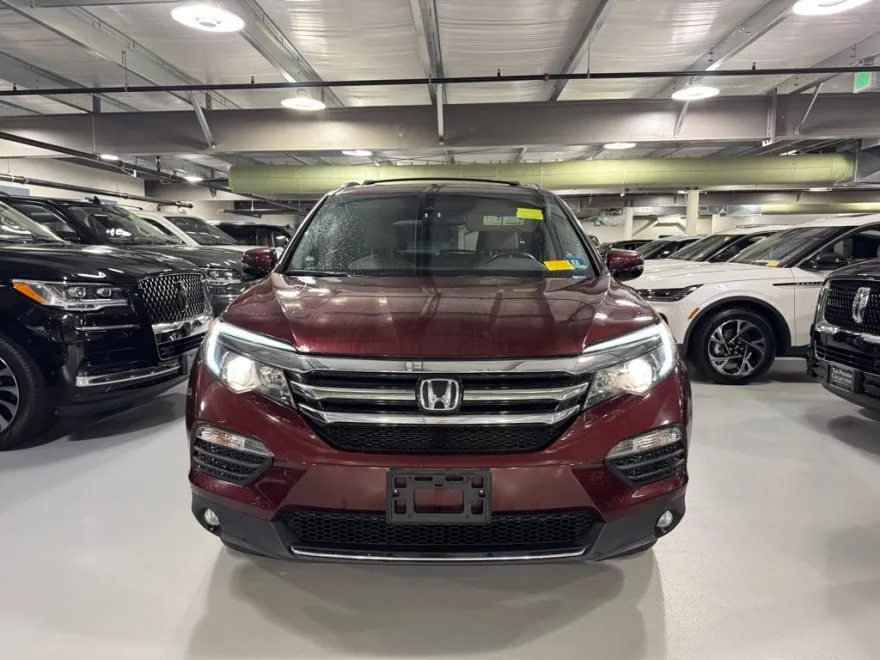 2018 Honda Pilot Touring photo 1
