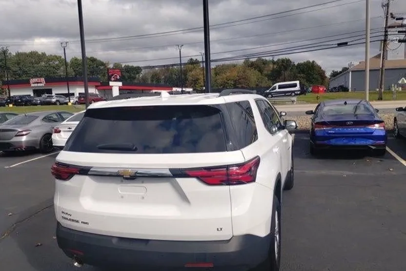 2023 Chevrolet Traverse Cloth photo 1