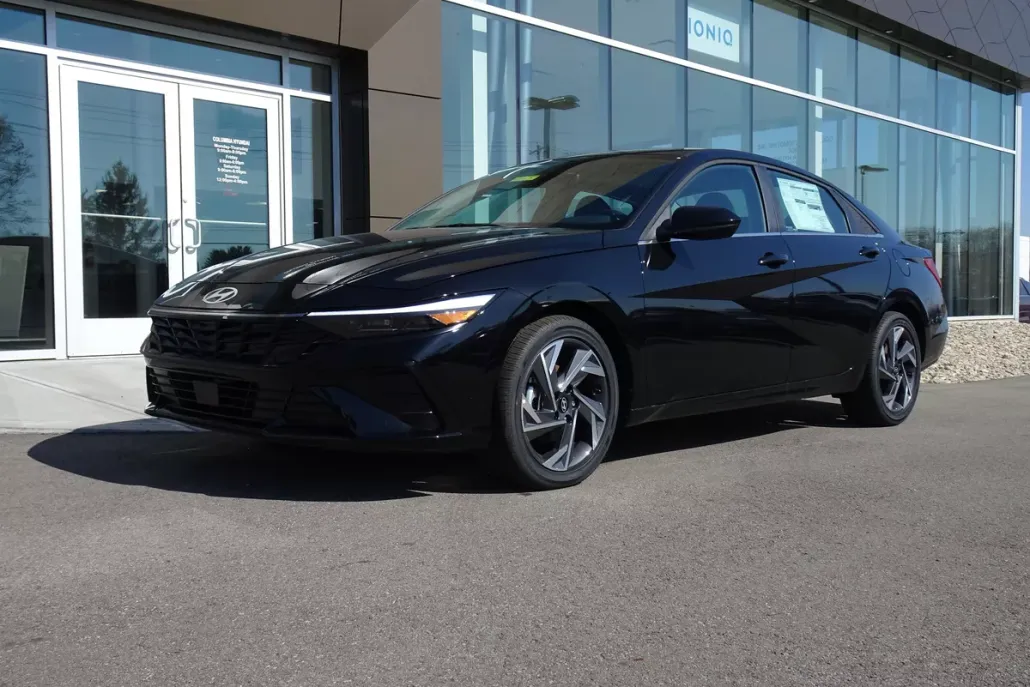 2025 Hyundai Elantra SEL Convenience photo 1