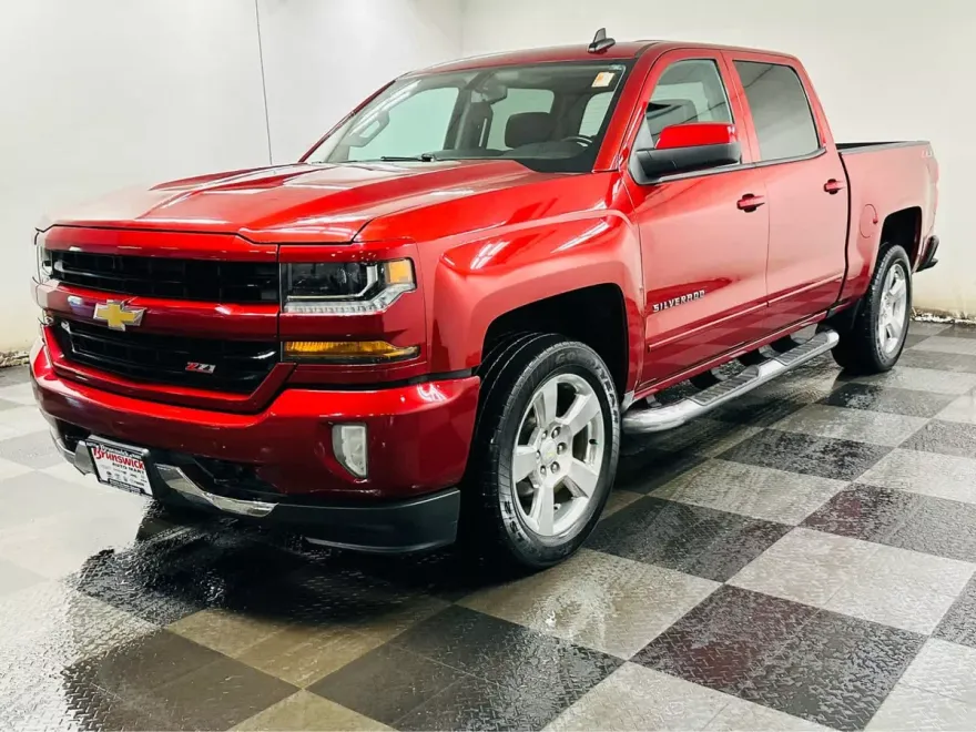 2018 Chevrolet Silverado 1500 LT photo 1