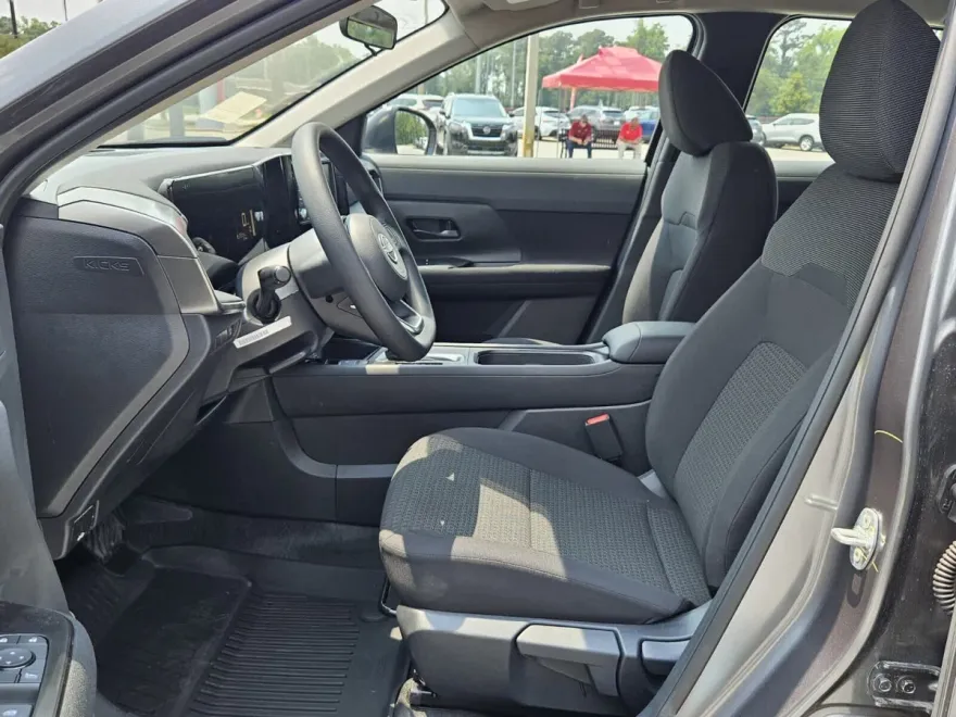 2025 Nissan Kicks S photo 1