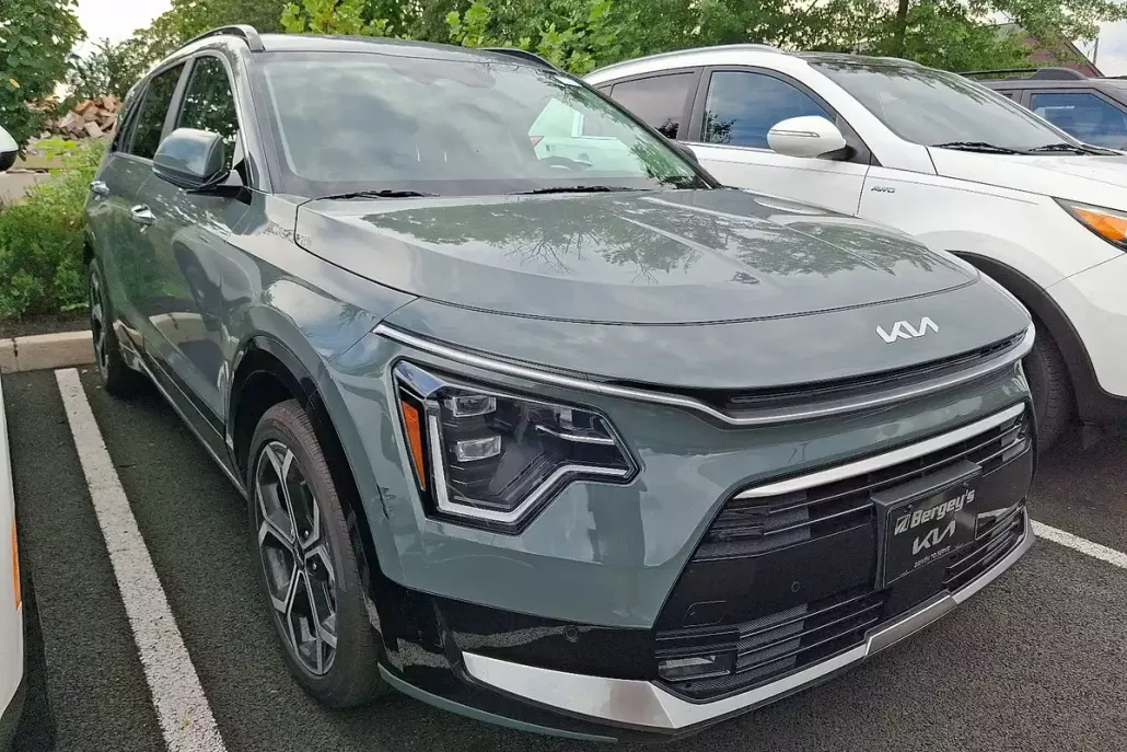 2025 Kia Niro SX Touring photo 1