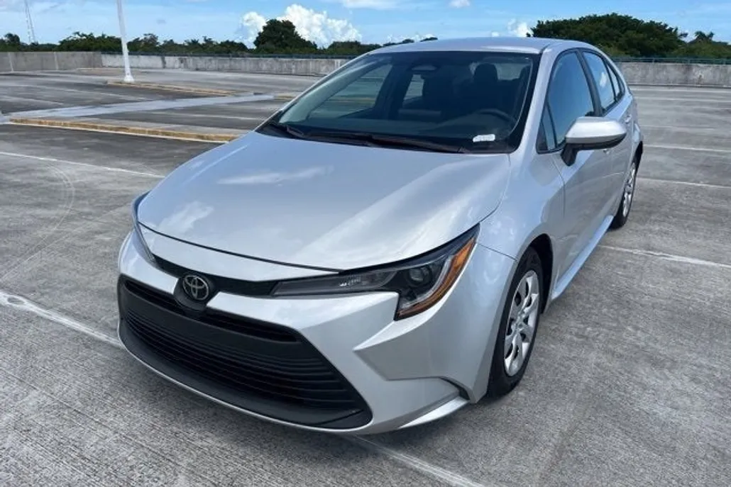 2024 Toyota Corolla LE photo 1