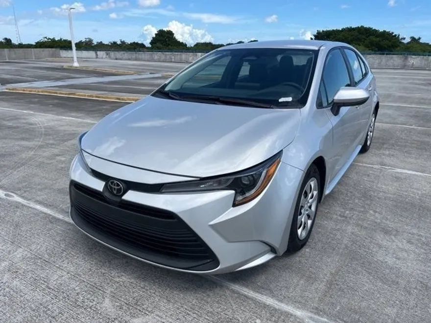 2024 Toyota Corolla LE photo 1