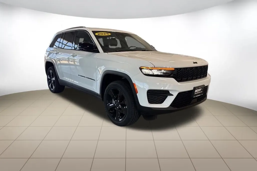 2025 Jeep Grand Cherokee Altitude photo 1