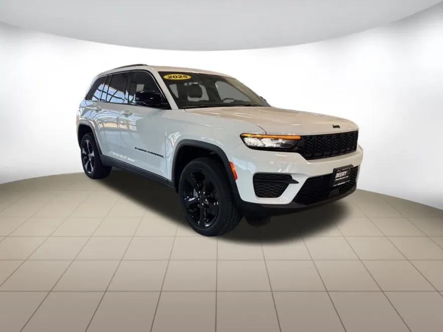 2025 Jeep Grand Cherokee Altitude photo 1
