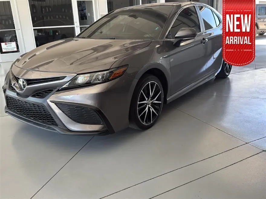 2024 Toyota Camry SE photo 1
