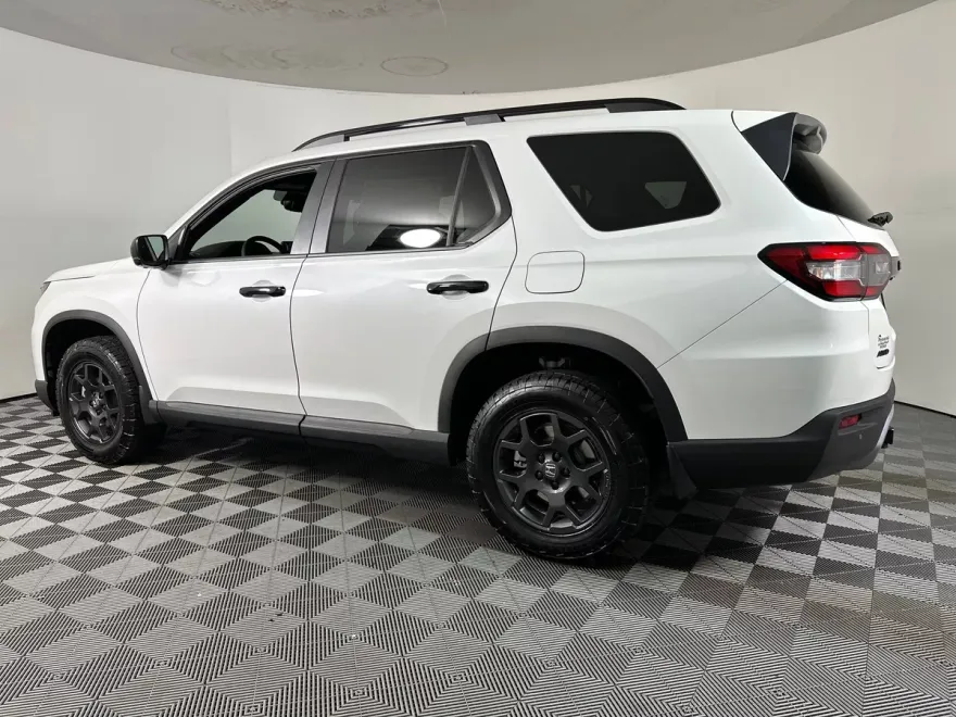 2025 Honda Pilot TrailSport photo 1