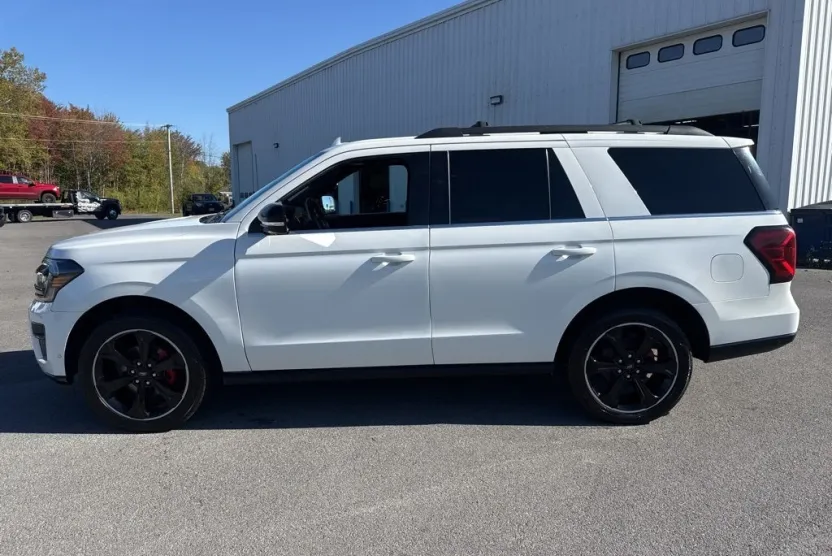 2022 Ford Expedition Limited photo 1