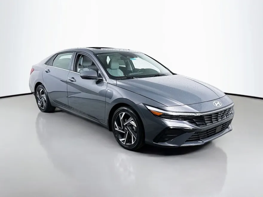 2025 Hyundai Elantra Limited photo 1