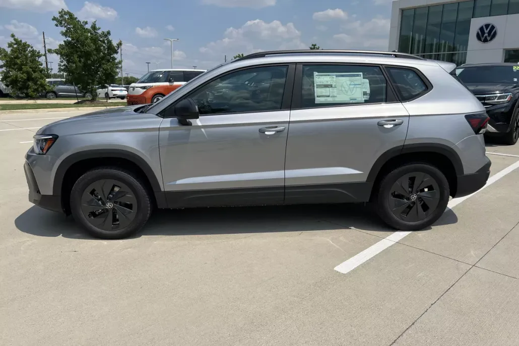 2025 Volkswagen Taos S photo 1