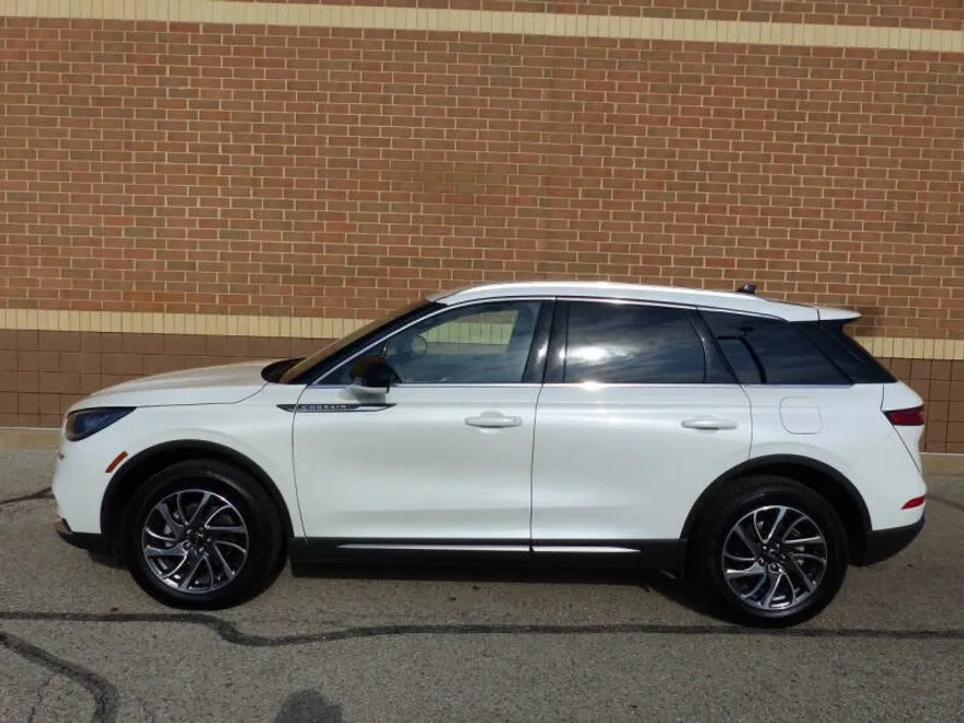 2022 Lincoln Corsair Standard photo 1