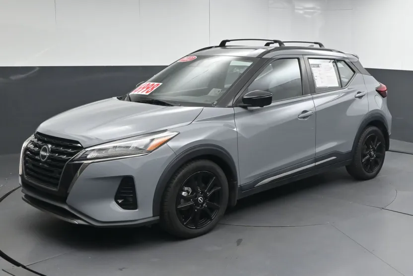 2022 Nissan Kicks SR photo 1