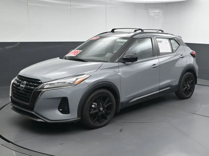 2022 Nissan Kicks SR photo 1