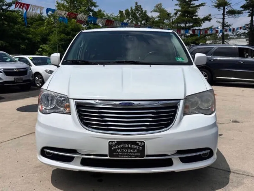 2014 Chrysler Town & Country Touring photo 1