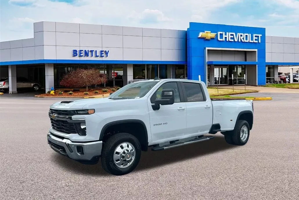 2026 Chevrolet Silverado 3500HD LT photo 1